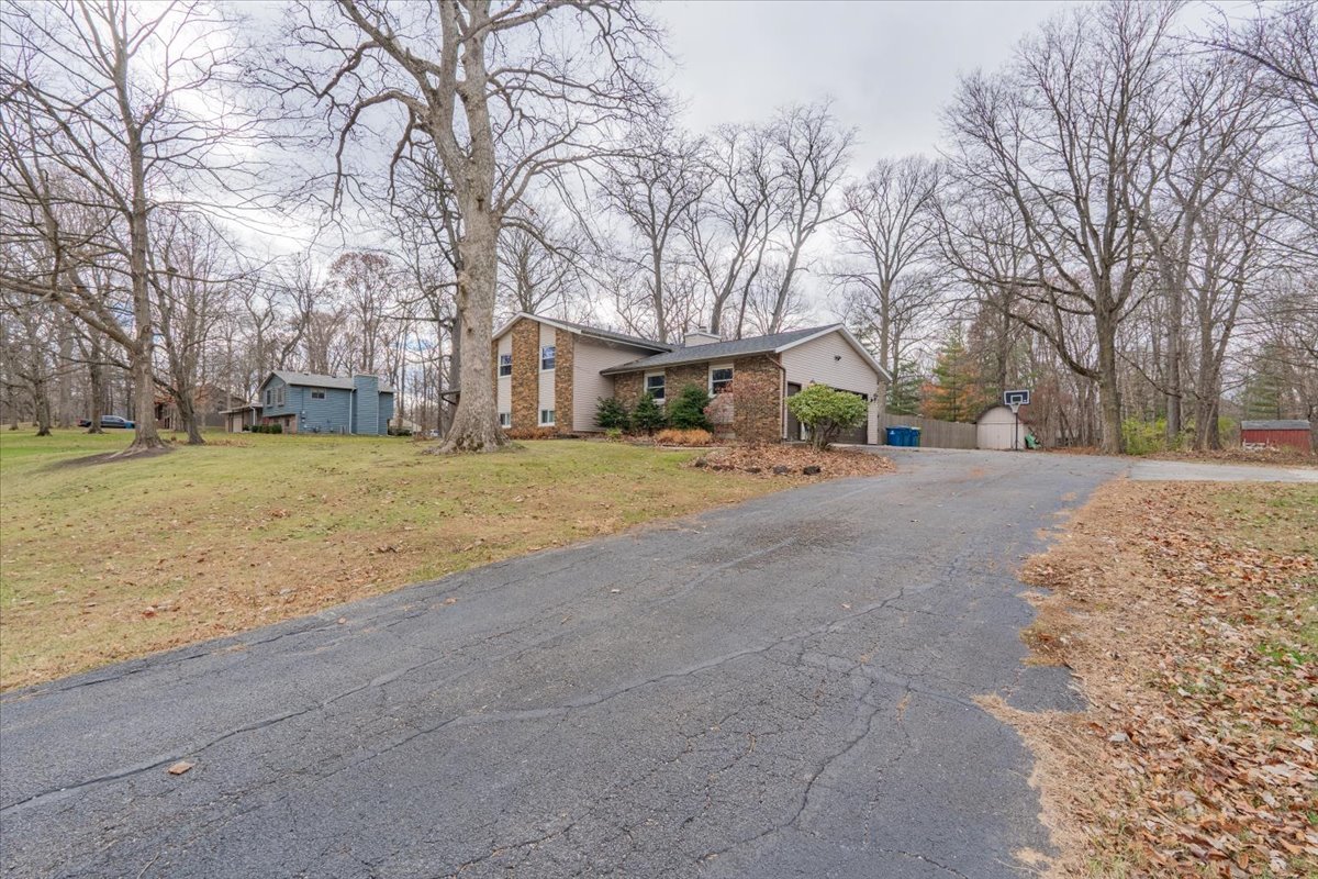 112 Gregory Lane, Lexington, IL 61753