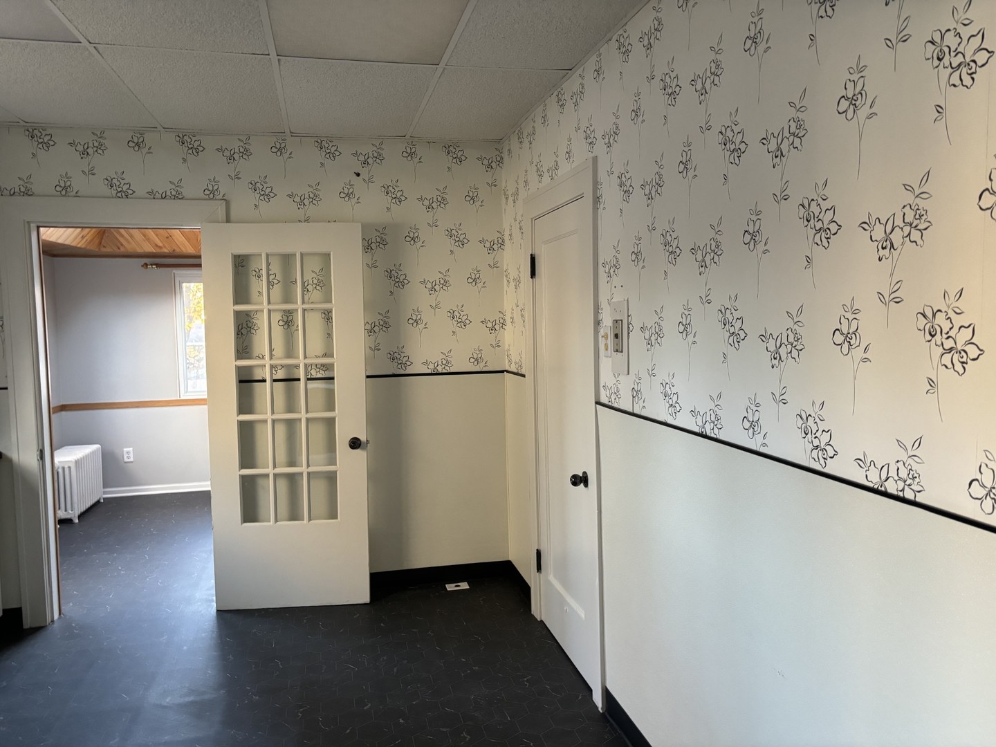 912 Clay Street, Woodstock, IL 60098