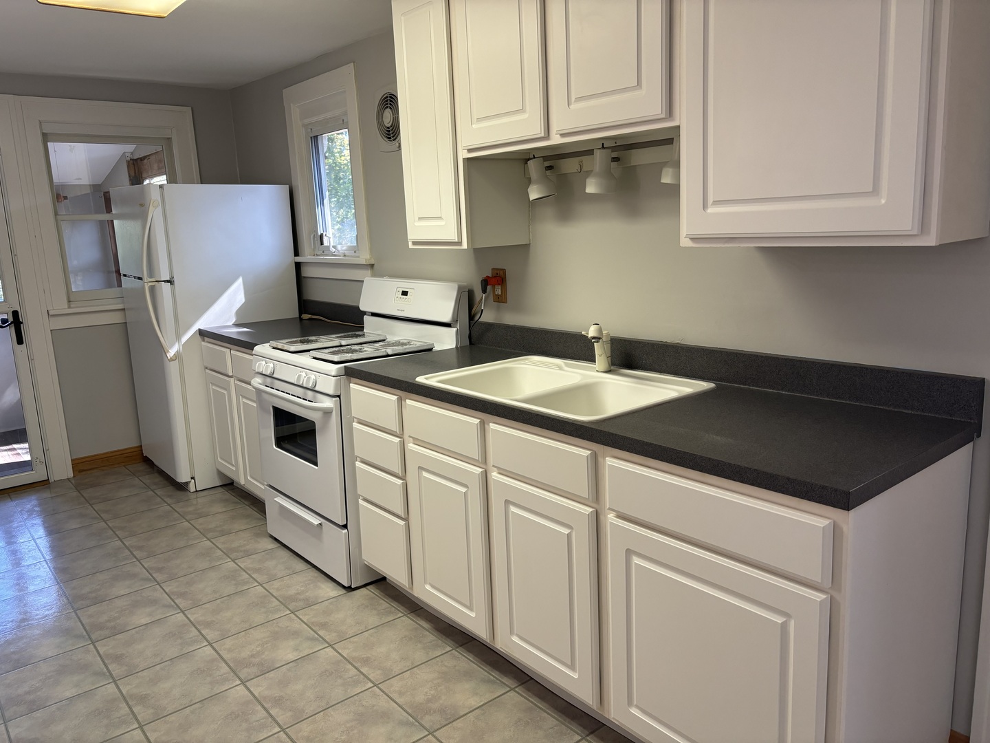 912 Clay Street, Woodstock, IL 60098