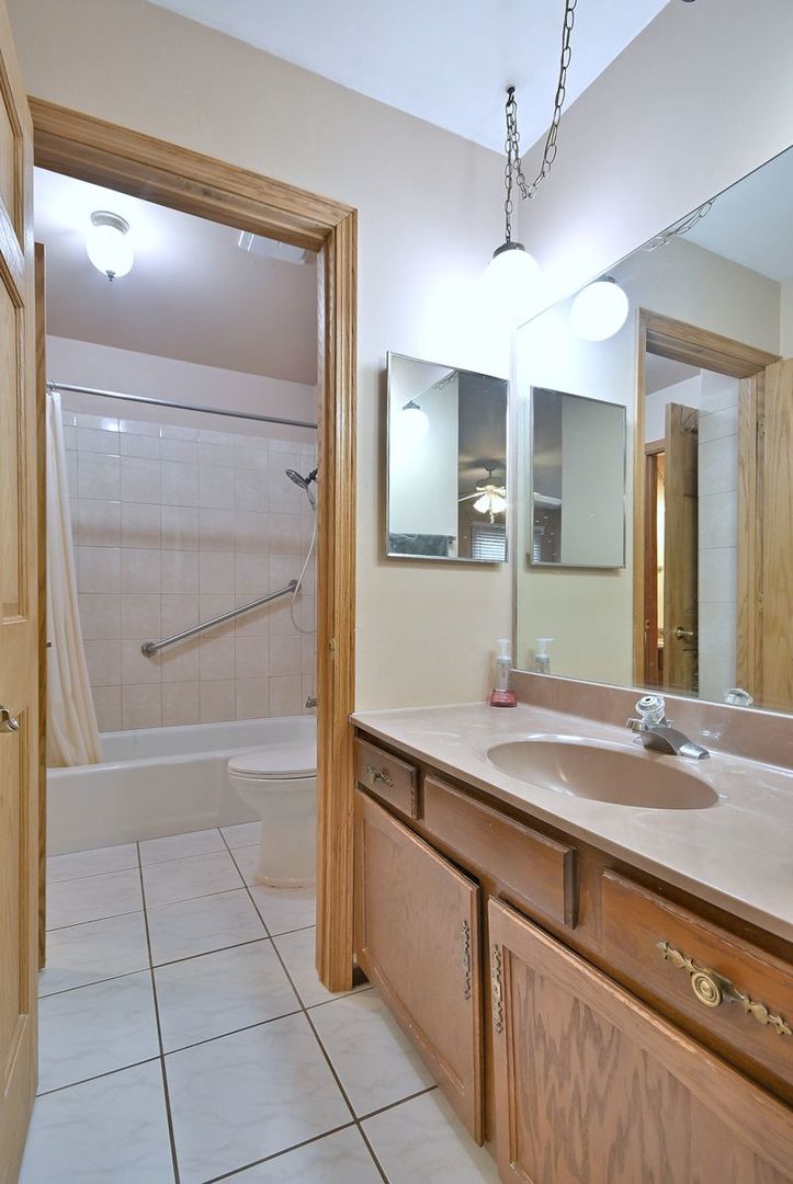 28 Majestic Drive #28, Lombard, IL 60148