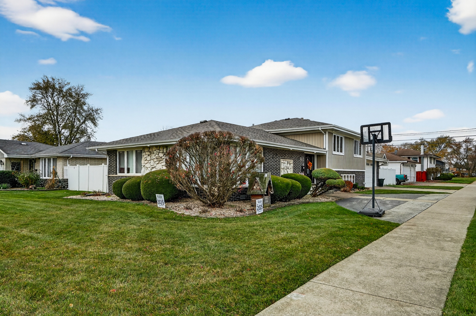 8400 S NEW ENGLAND Avenue, Burbank, IL 60459