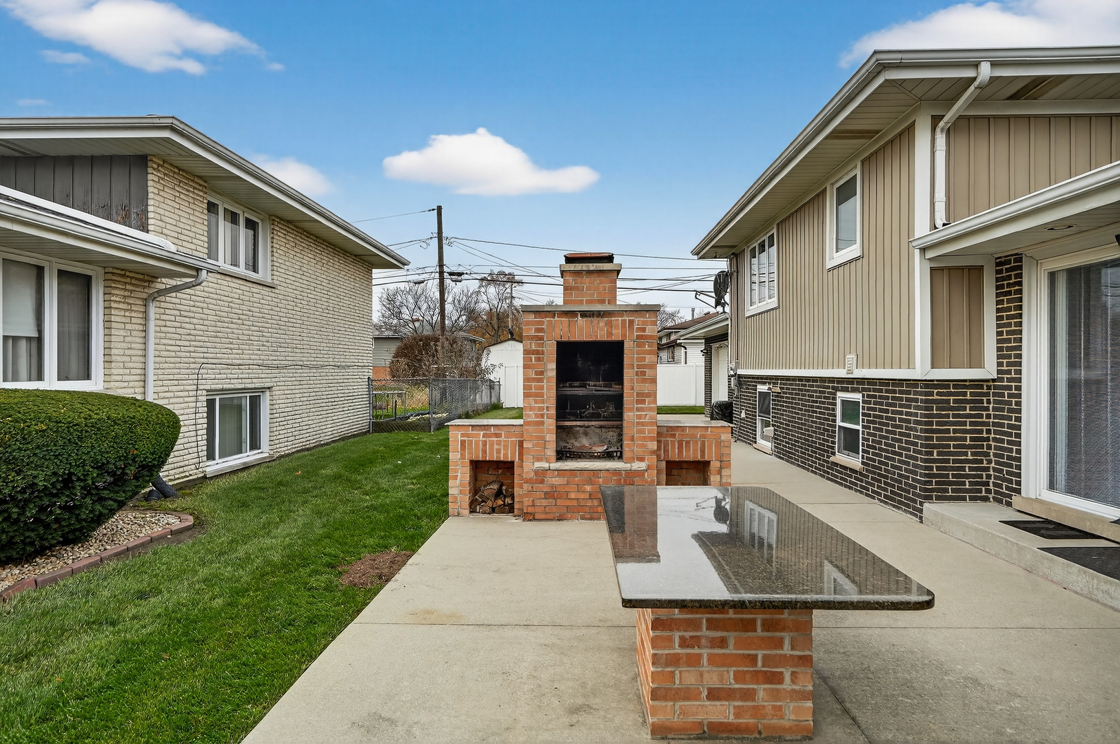 8400 S NEW ENGLAND Avenue, Burbank, IL 60459