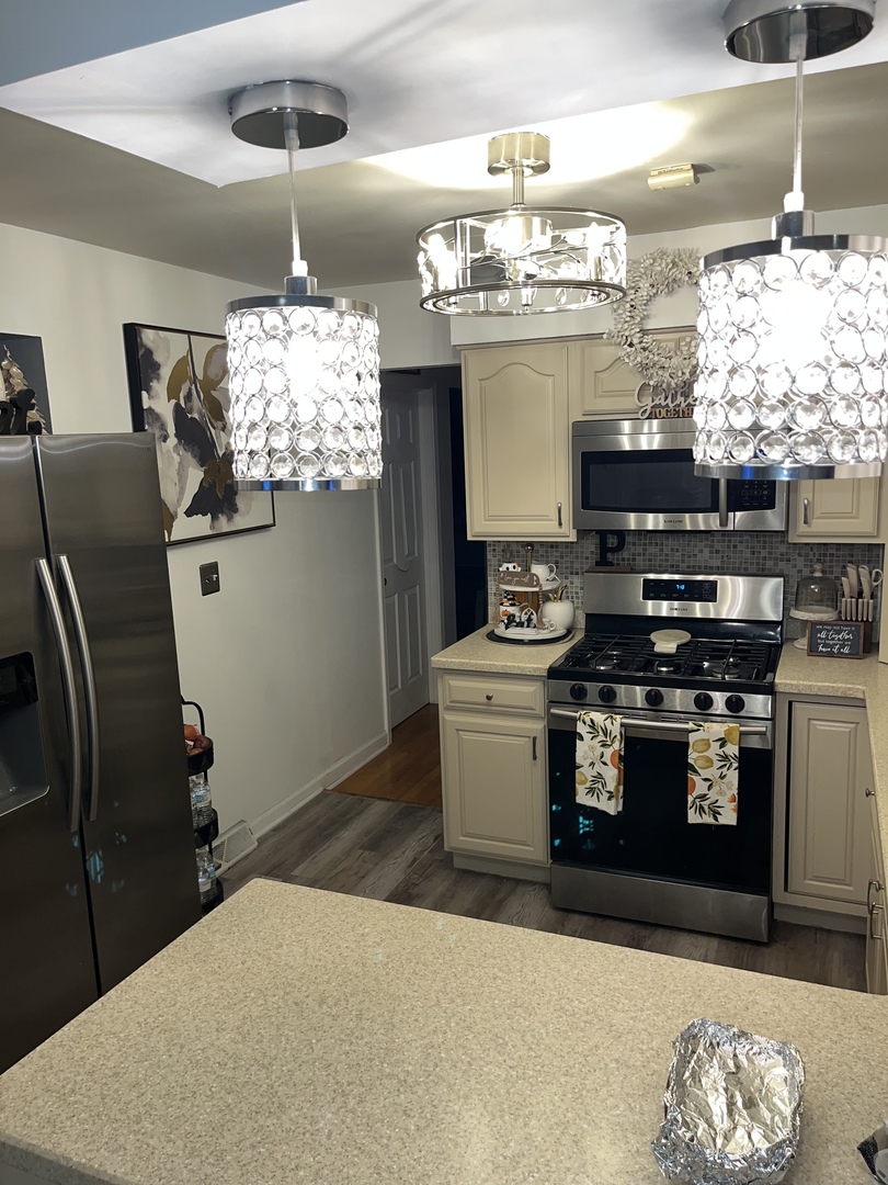 101 Granville Avenue, Bellwood, IL 60104