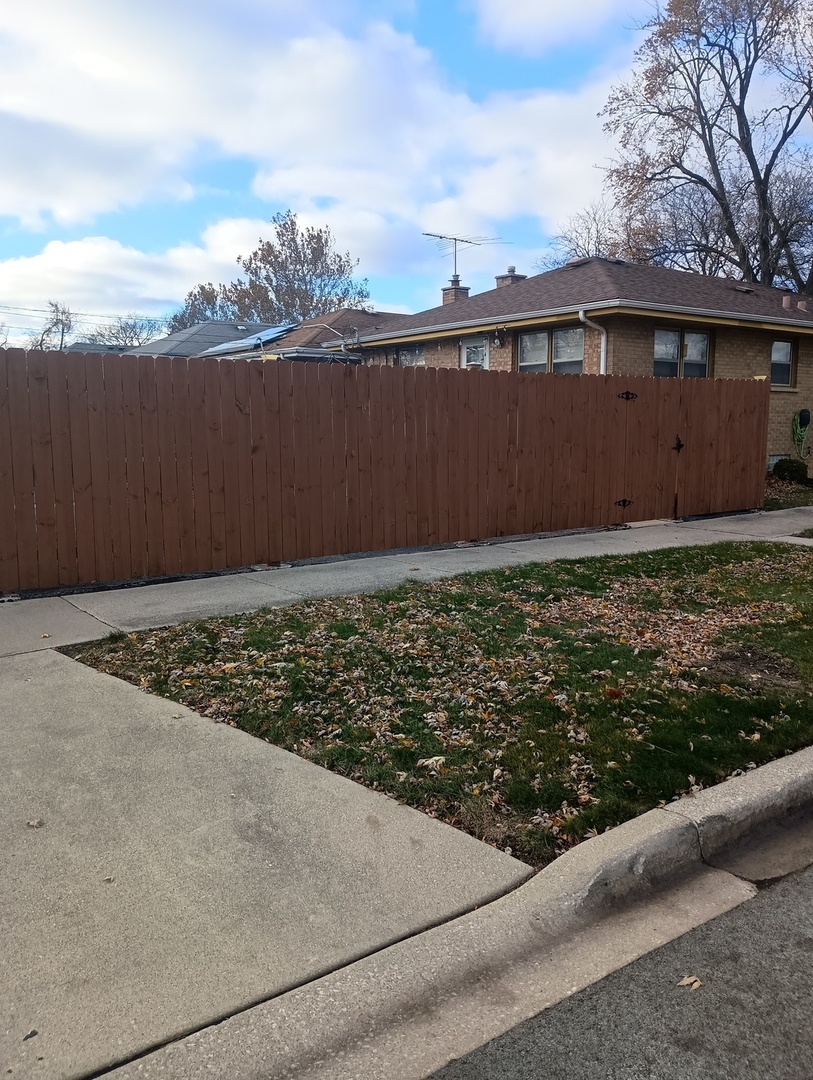 101 Granville Avenue, Bellwood, IL 60104