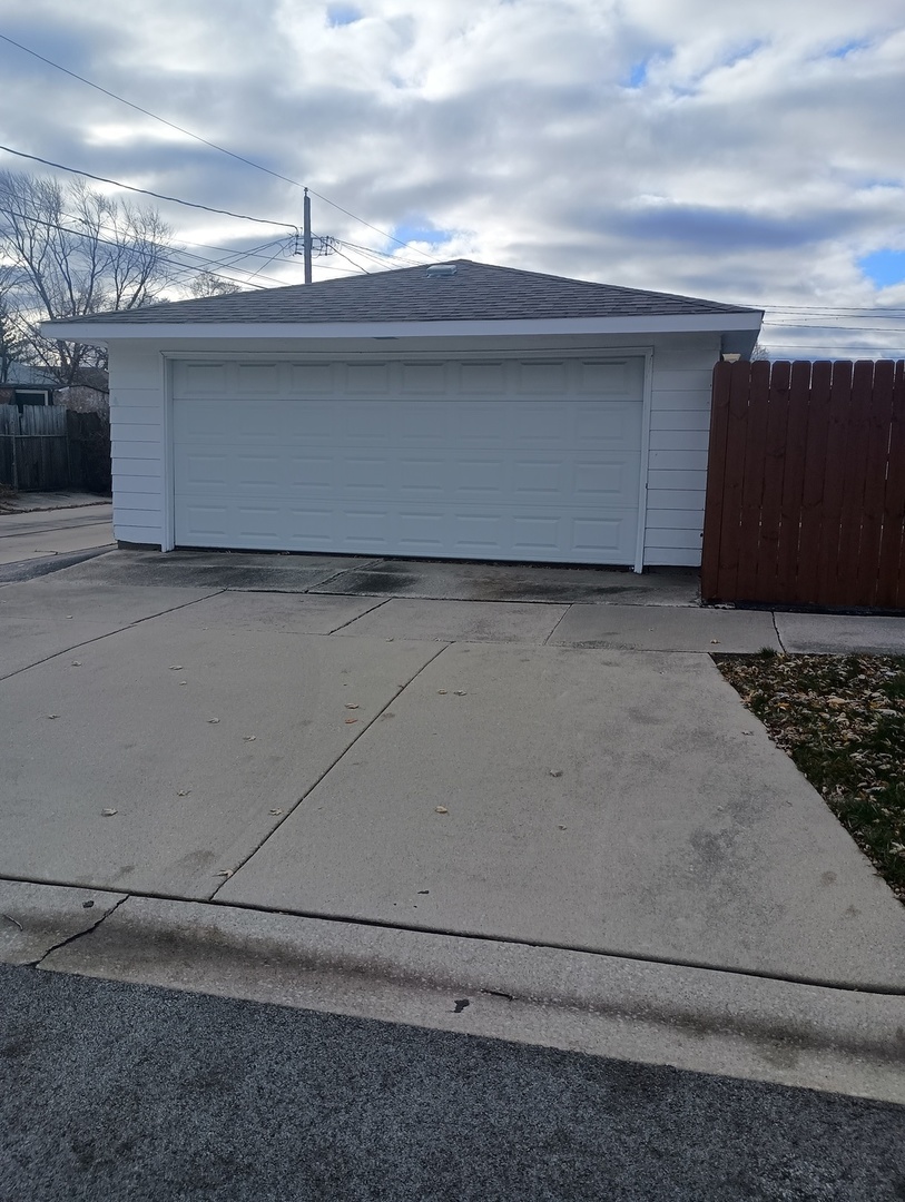 101 Granville Avenue, Bellwood, IL 60104