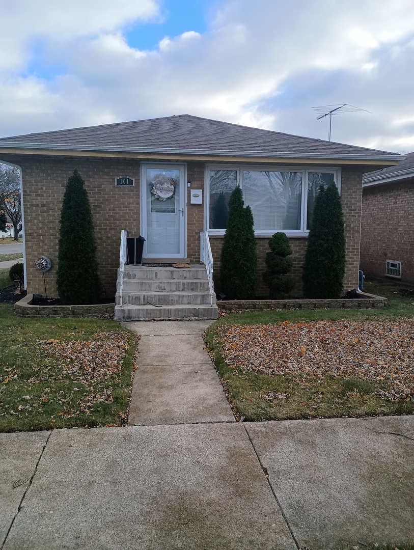 101 Granville Avenue, Bellwood, IL 60104