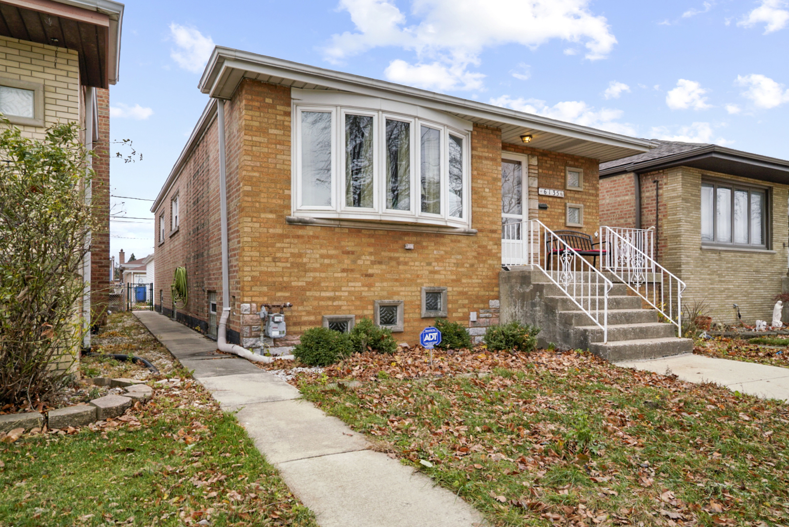 6135 W 63rd Place, Chicago, IL 60638