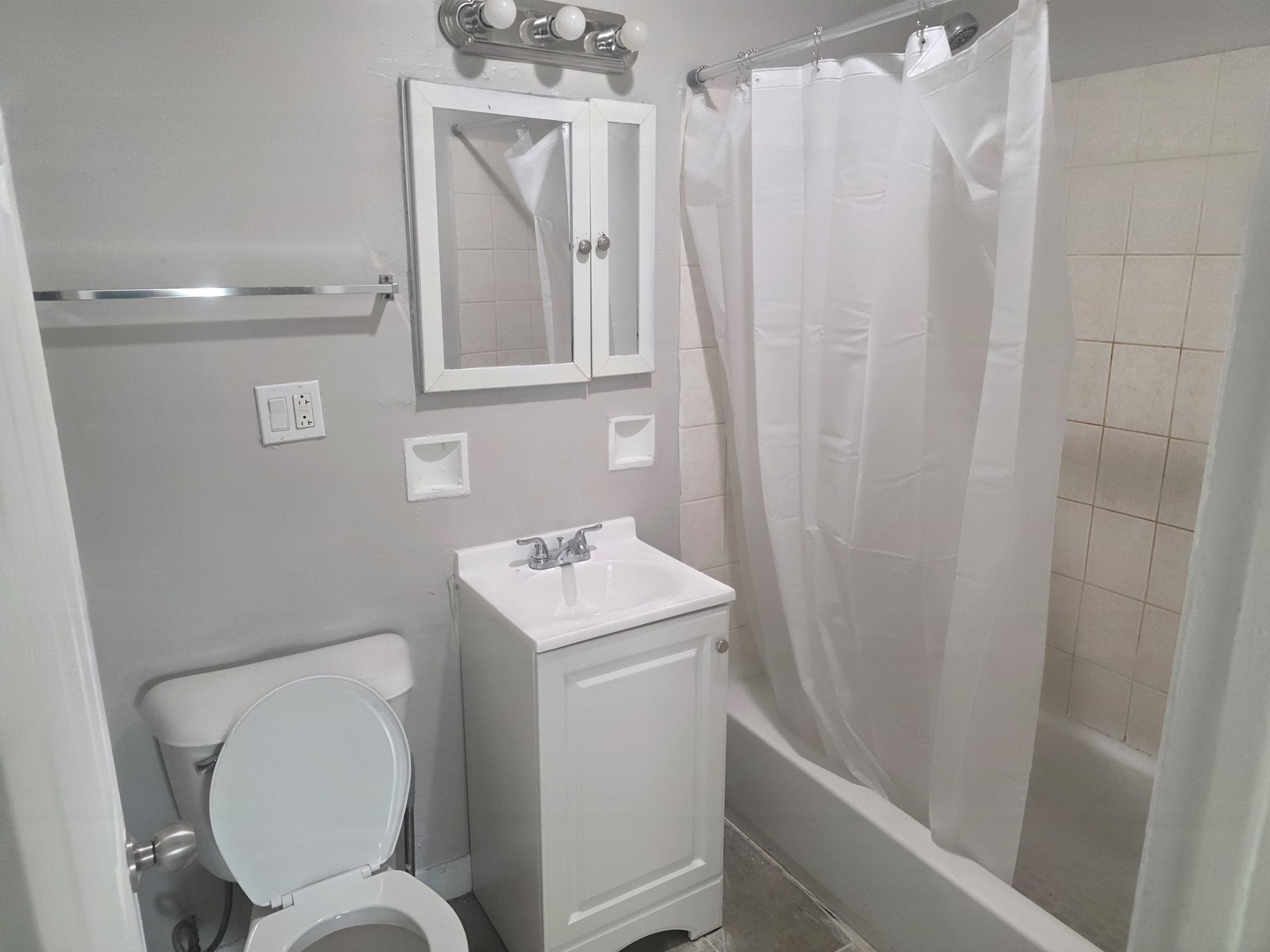 1930 S Cicero Avenue #209, Cicero, IL 60804