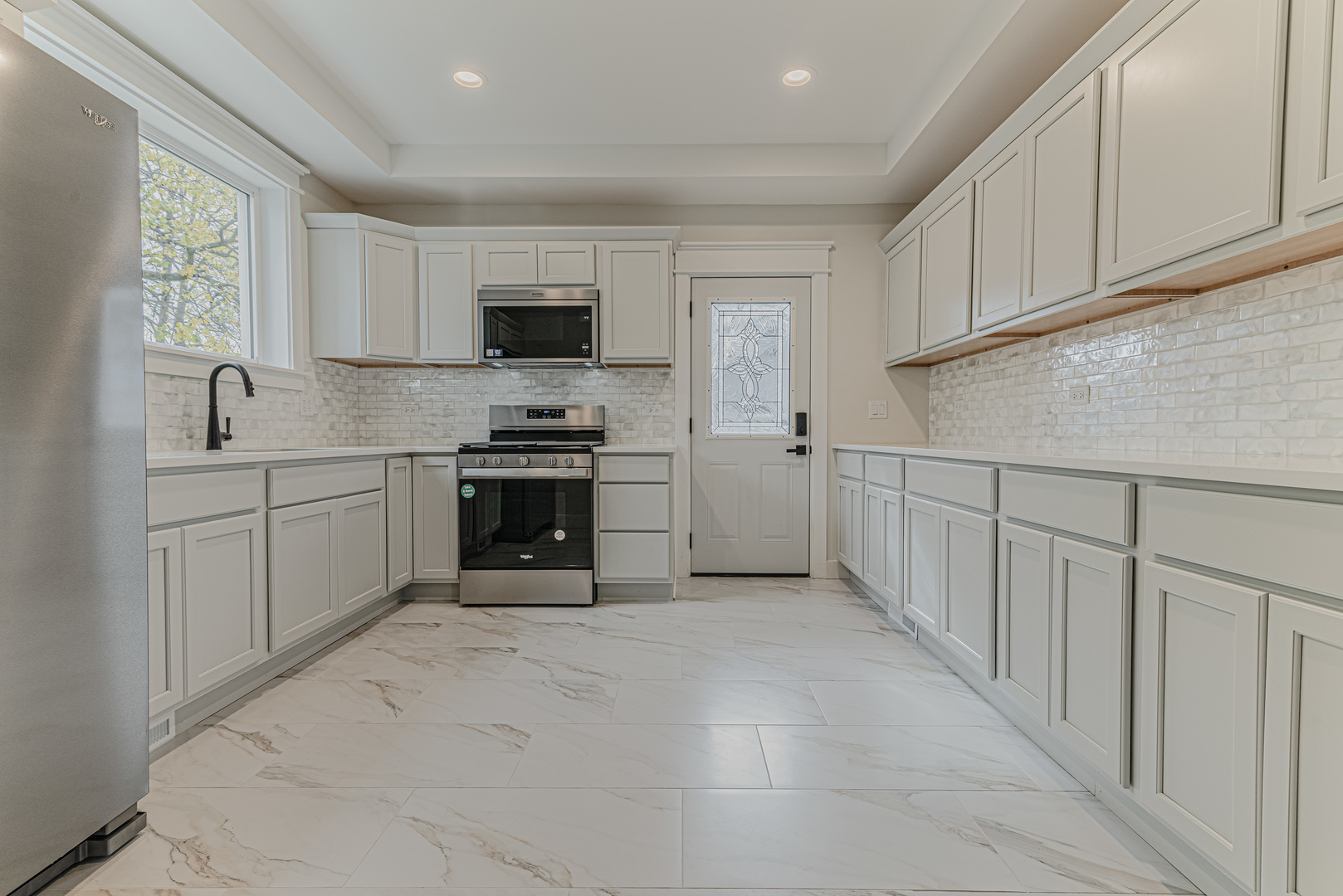 409 Algona Avenue, Elgin, IL 60120