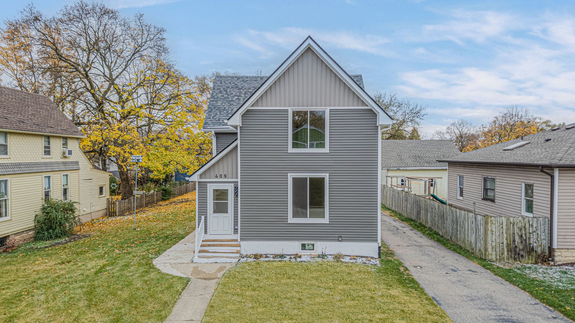 409 Algona Avenue, Elgin, IL 60120