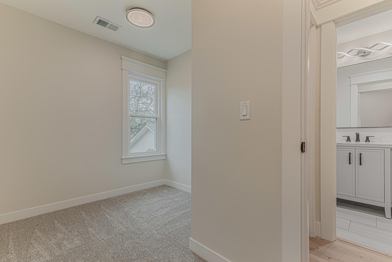 409 Algona Avenue, Elgin, IL 60120