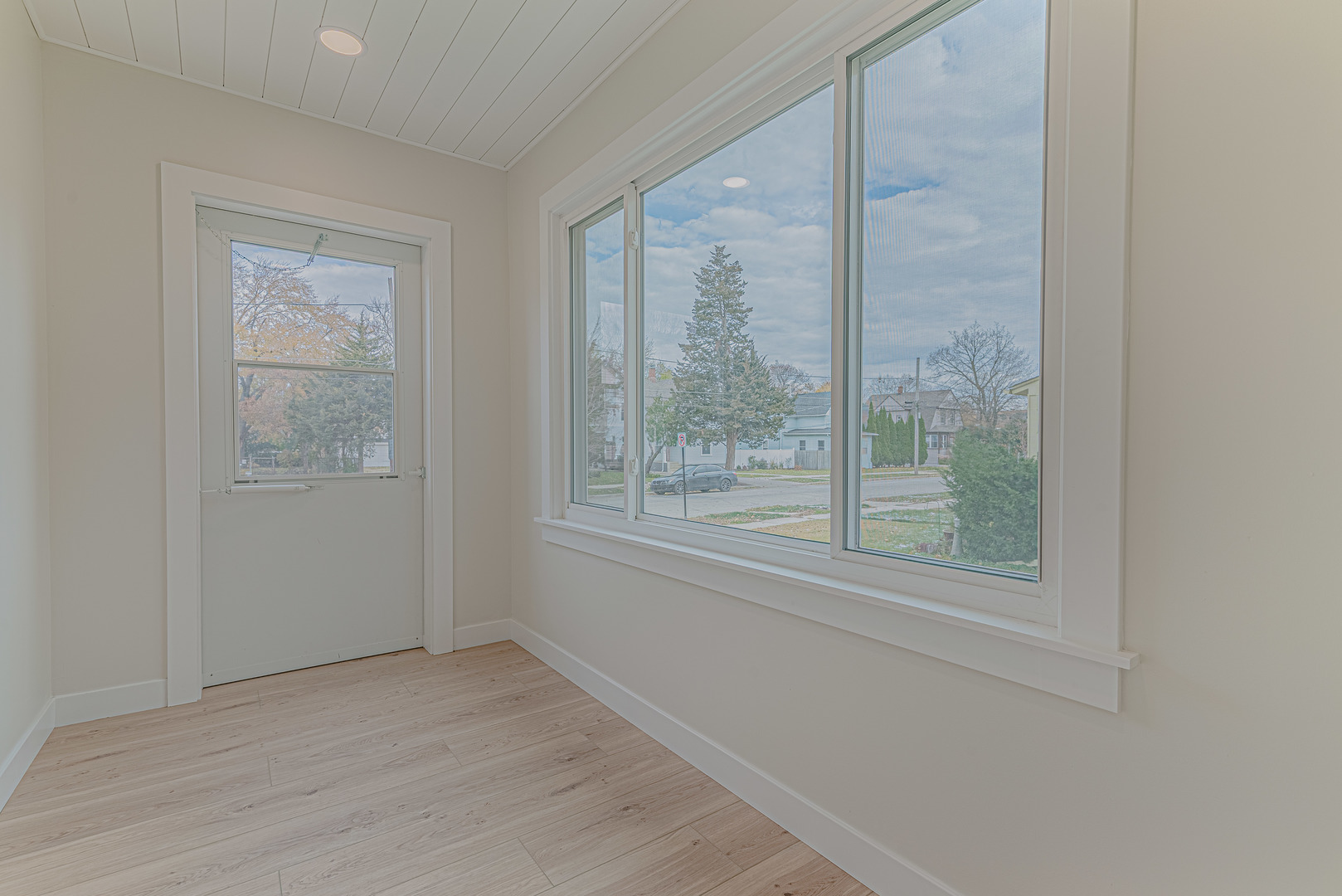 409 Algona Avenue, Elgin, IL 60120