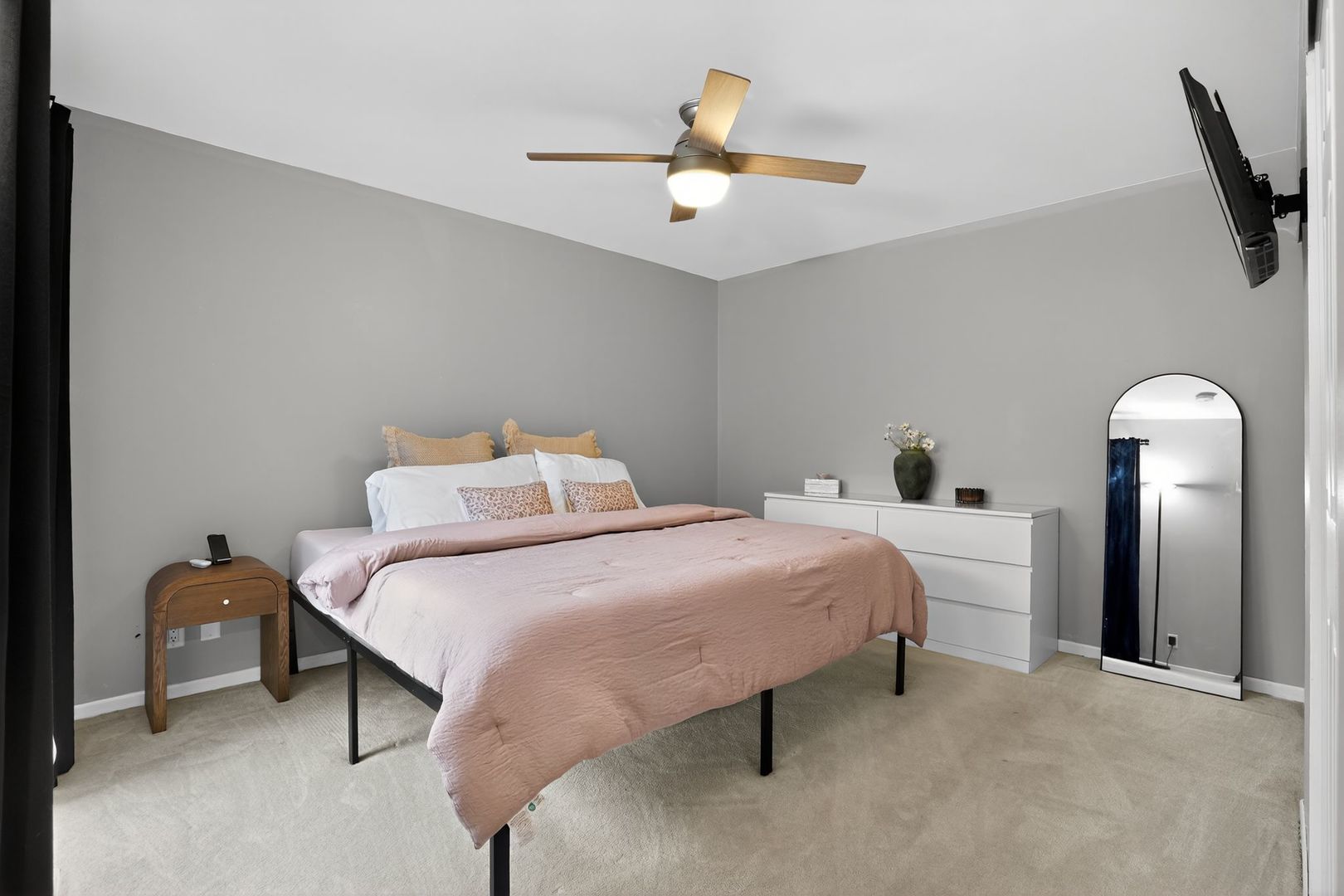 154 Abbeywood Circle, Streamwood, IL 60107