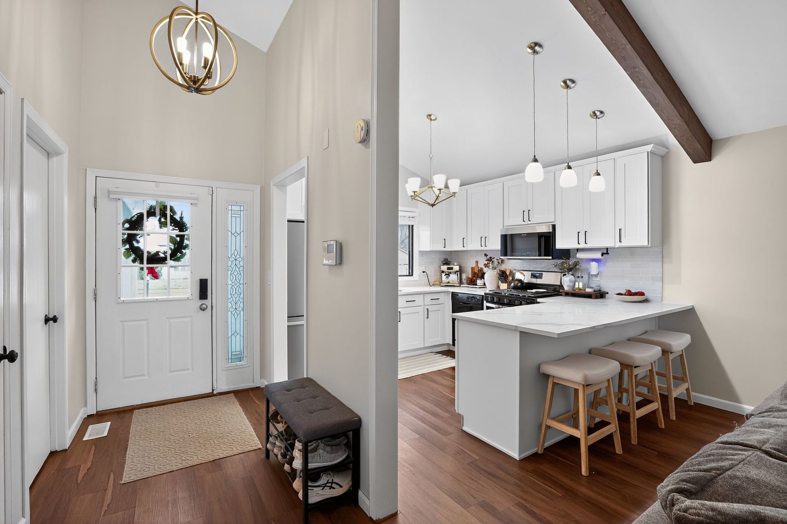 154 Abbeywood Circle, Streamwood, IL 60107