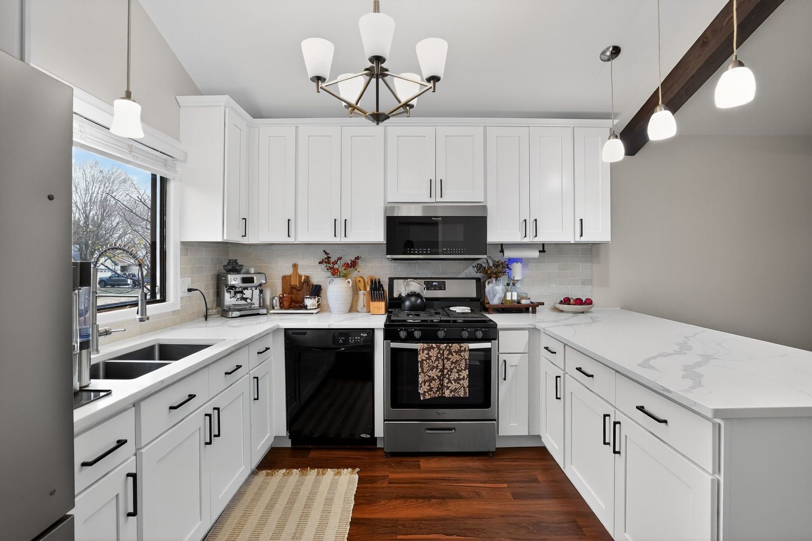 154 Abbeywood Circle, Streamwood, IL 60107