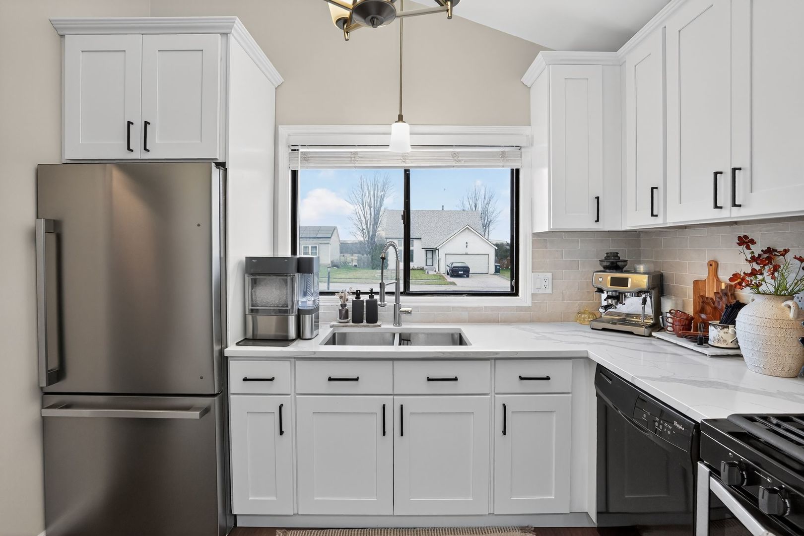 154 Abbeywood Circle, Streamwood, IL 60107