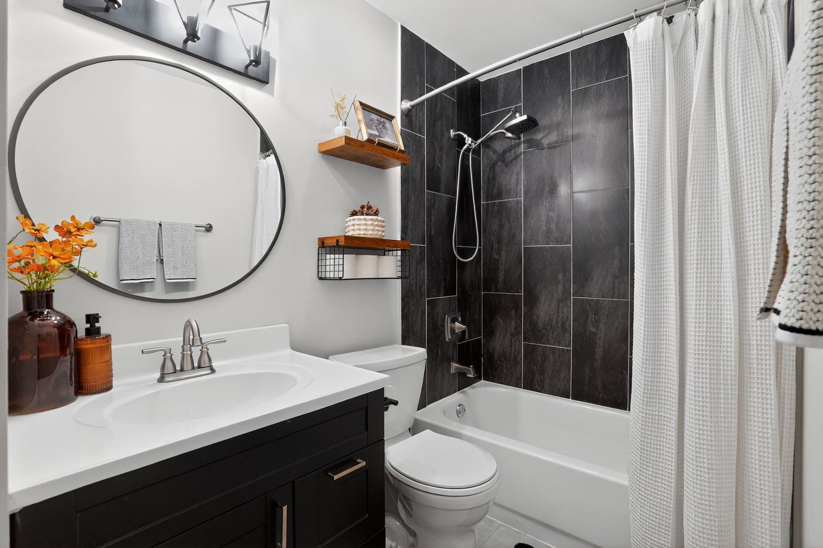 154 Abbeywood Circle, Streamwood, IL 60107