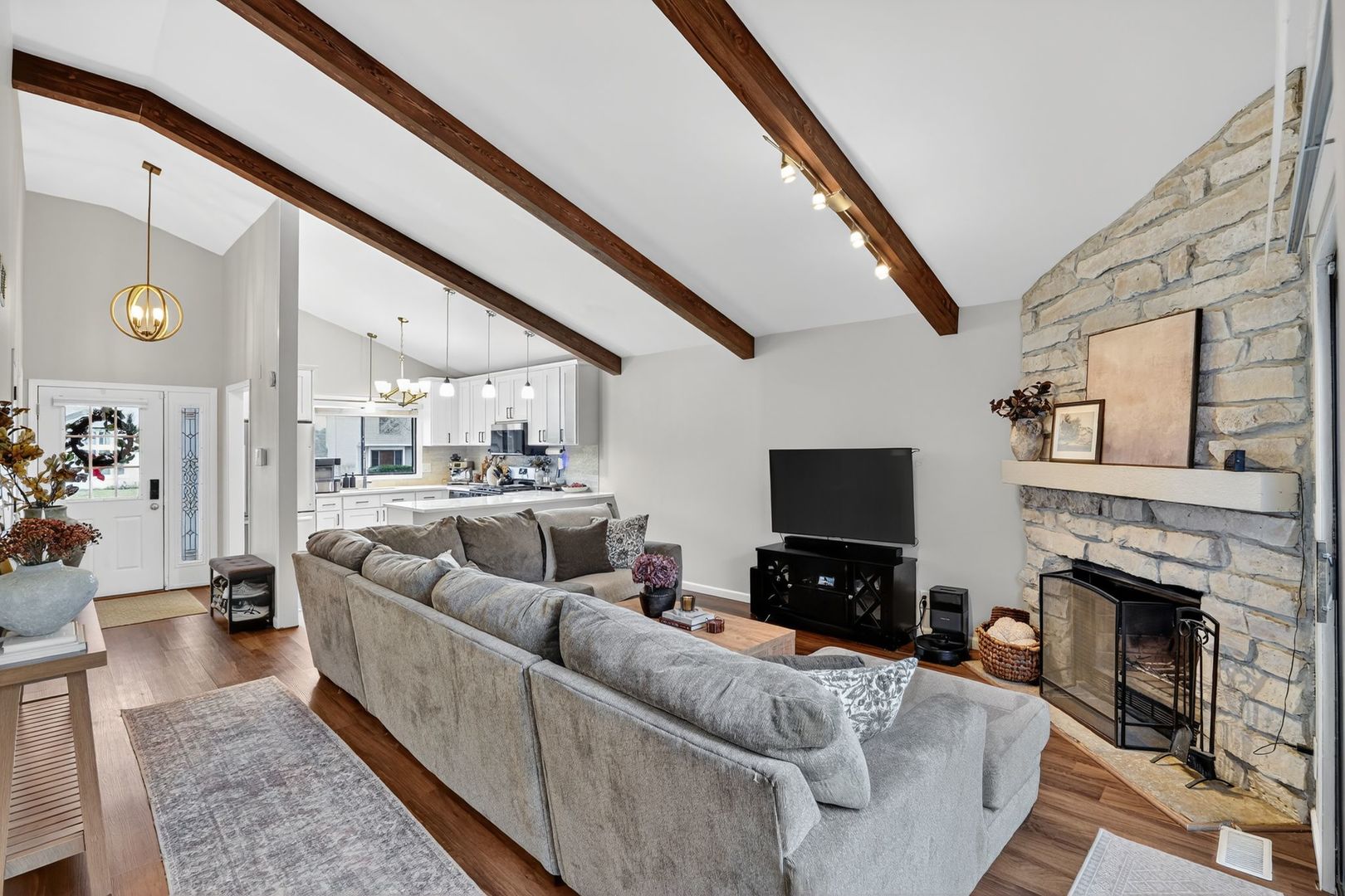 154 Abbeywood Circle, Streamwood, IL 60107