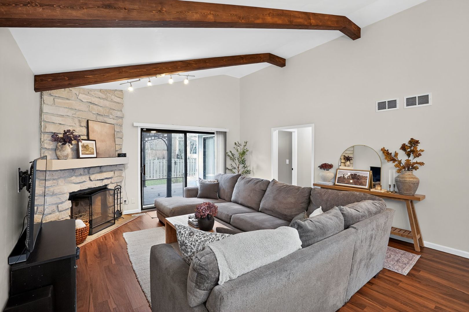 154 Abbeywood Circle, Streamwood, IL 60107