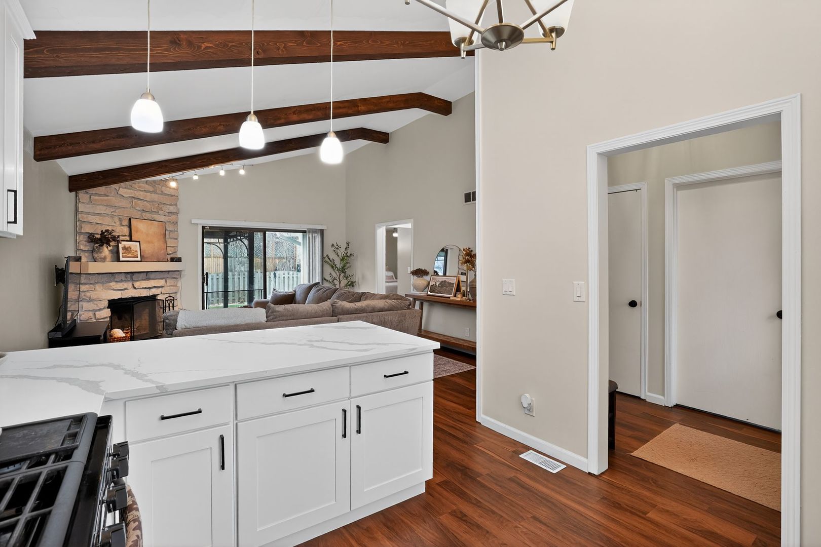 154 Abbeywood Circle, Streamwood, IL 60107