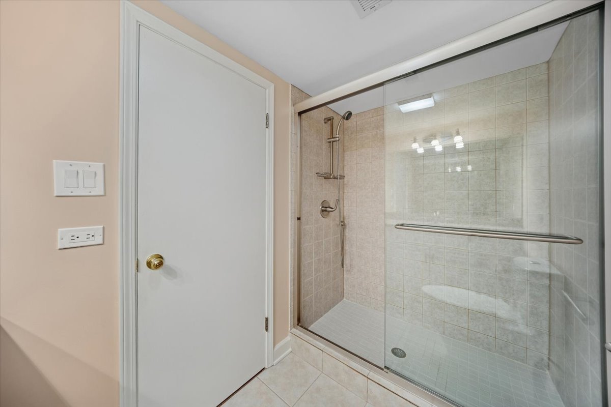 1614 Holly Avenue, Darien, IL 60561