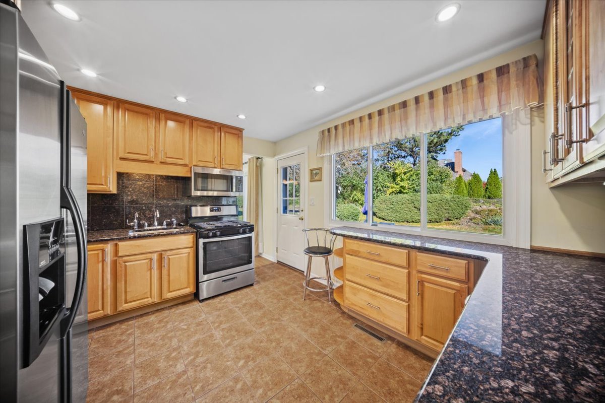 1614 Holly Avenue, Darien, IL 60561