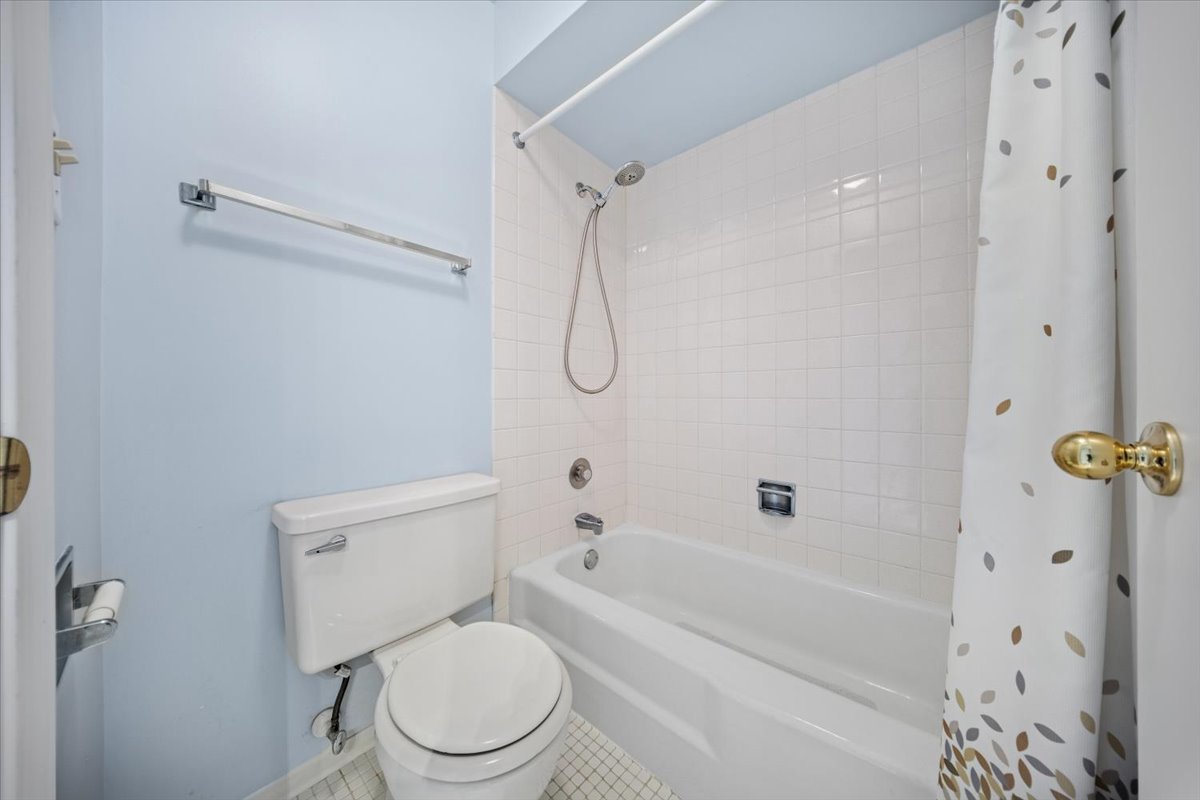 1614 Holly Avenue, Darien, IL 60561