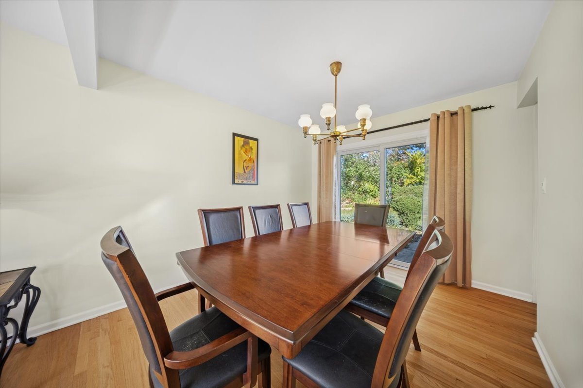 1614 Holly Avenue, Darien, IL 60561