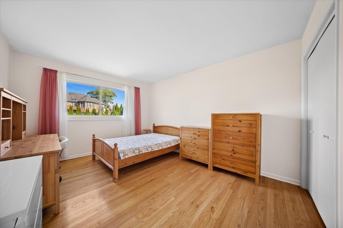 1614 Holly Avenue, Darien, IL 60561