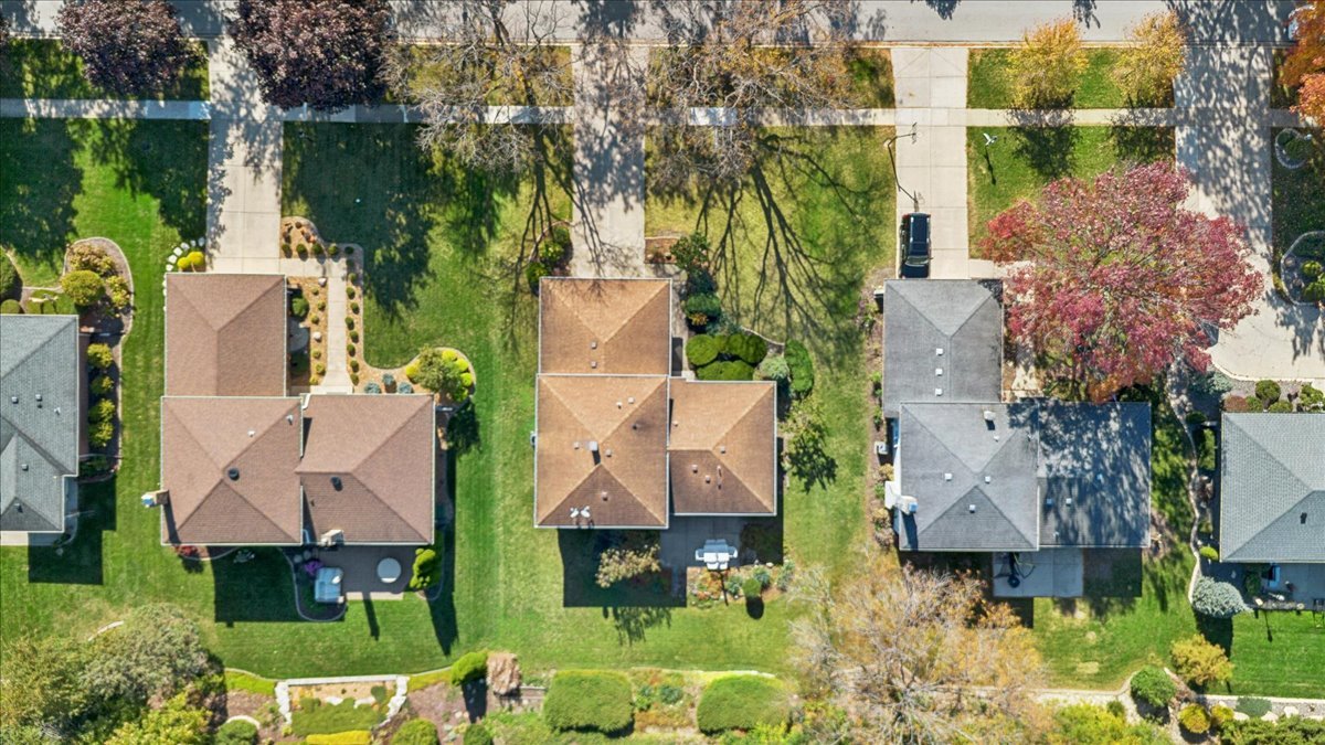 1614 Holly Avenue, Darien, IL 60561