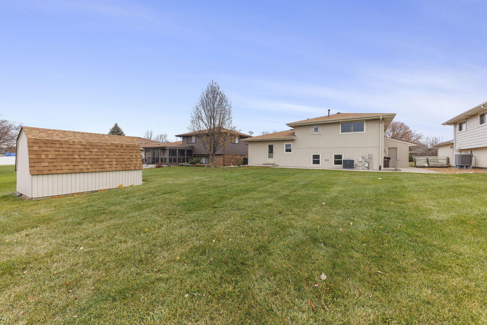 15636 Lockwood Avenue, Oak Forest, IL 60452