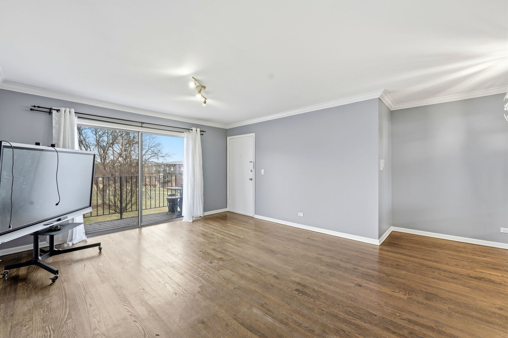 9350 Bay Colony Drive #3W, Des Plaines, IL 60016