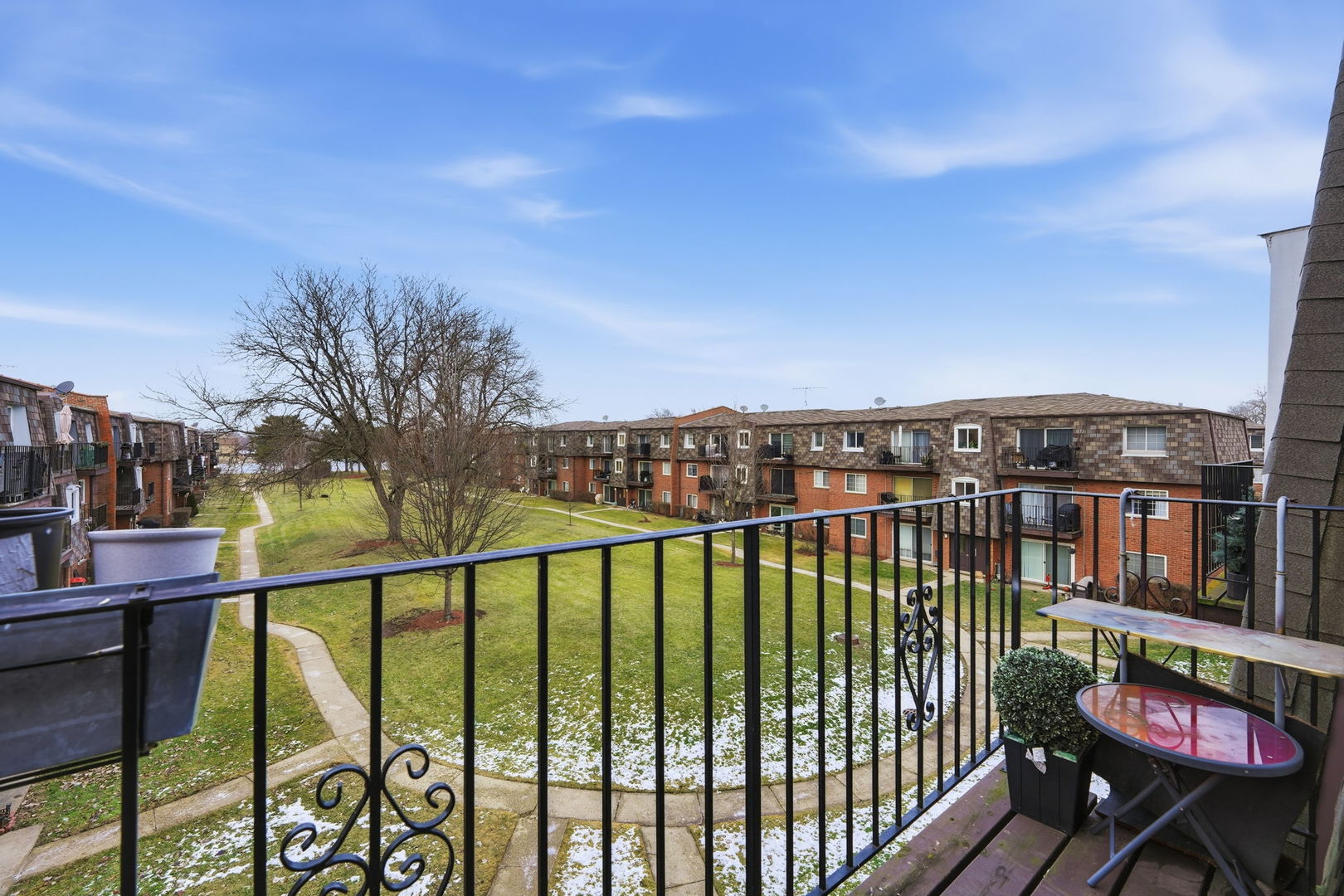 9350 Bay Colony Drive #3W, Des Plaines, IL 60016