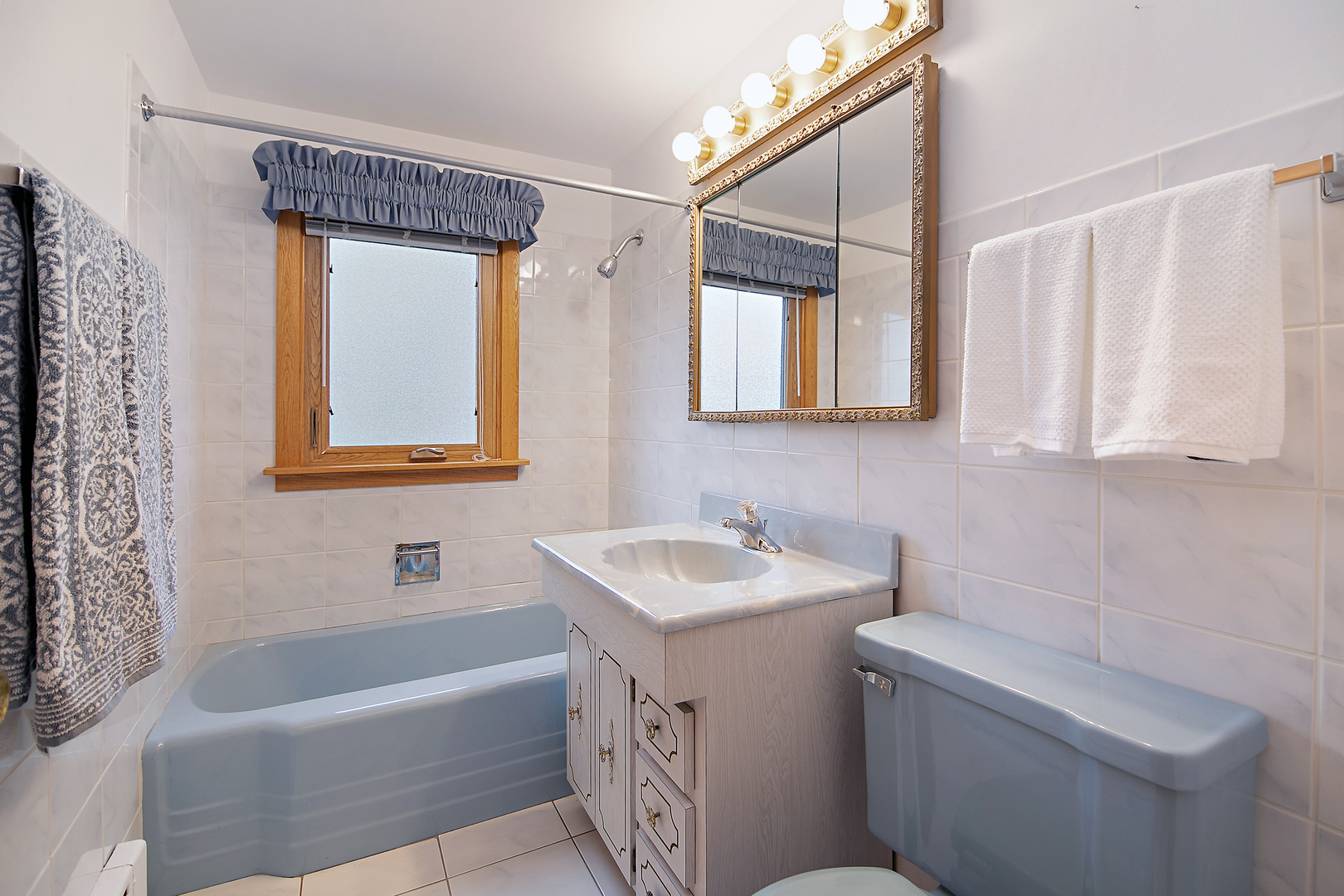 9010 S 84th Avenue, Hickory Hills, IL 60457