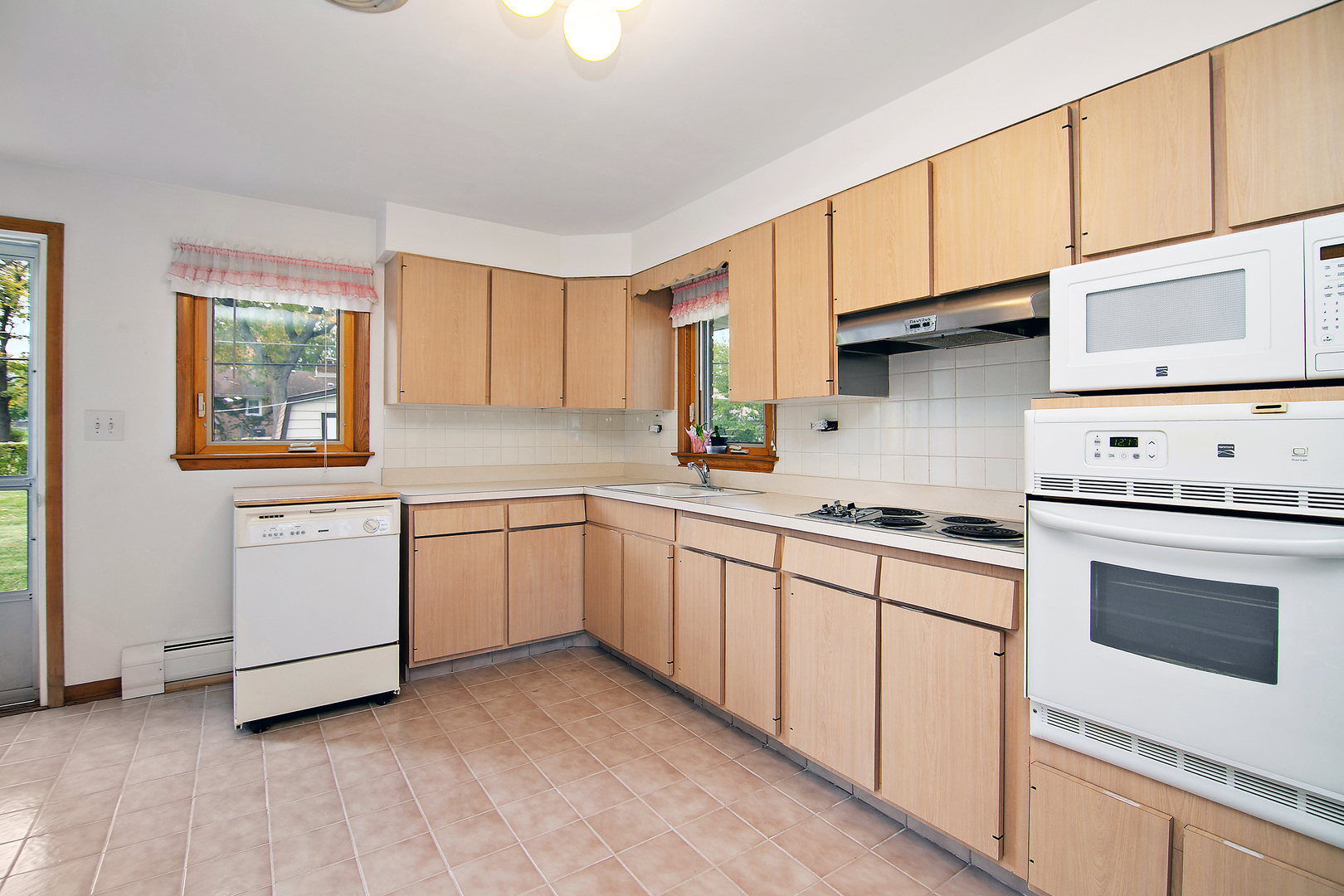 9010 S 84th Avenue, Hickory Hills, IL 60457