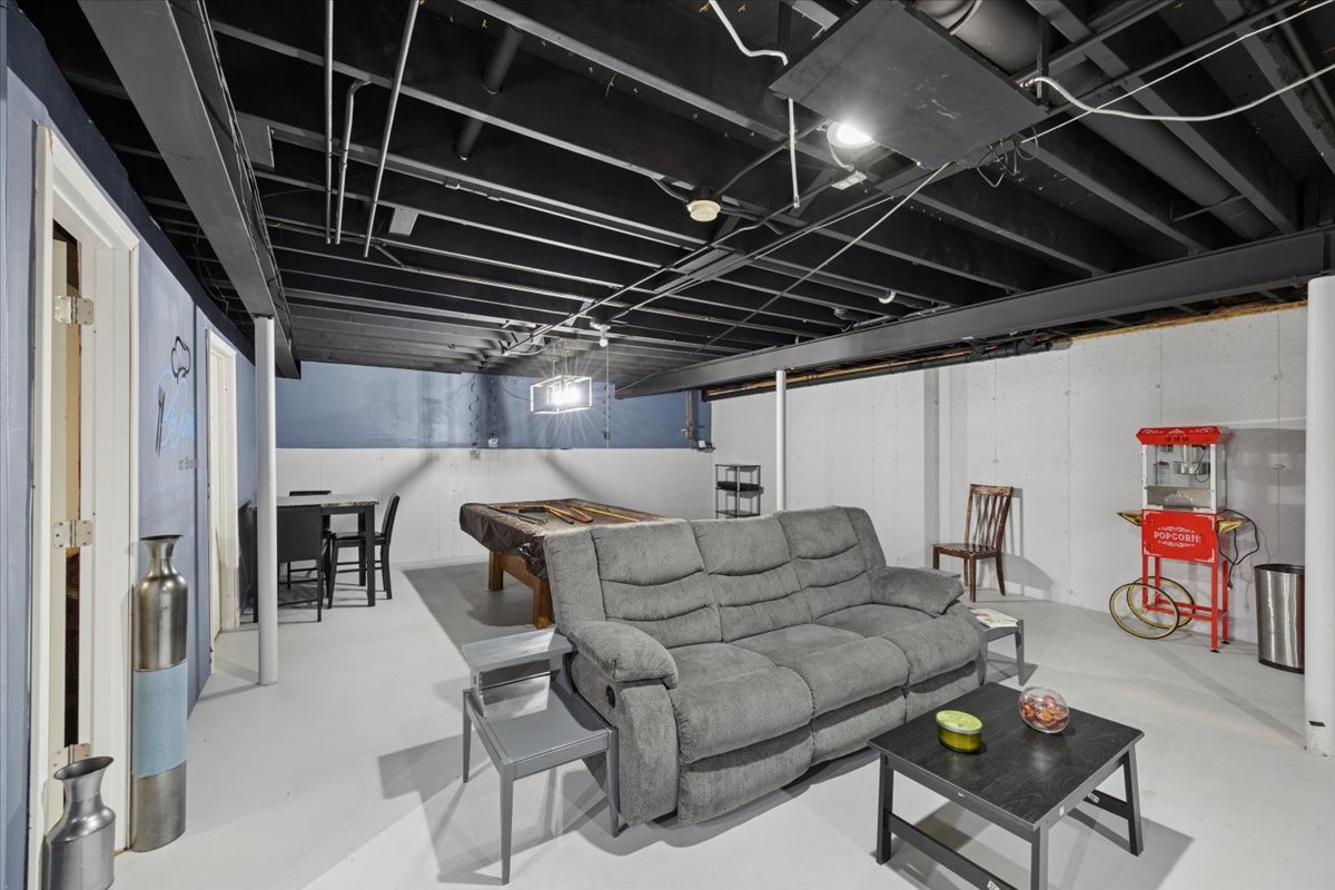 18311 Holland Road, Lansing, IL 60438