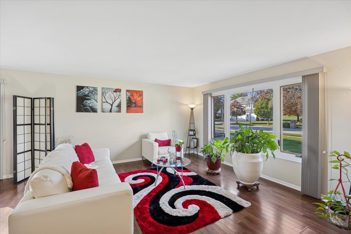 18311 Holland Road, Lansing, IL 60438