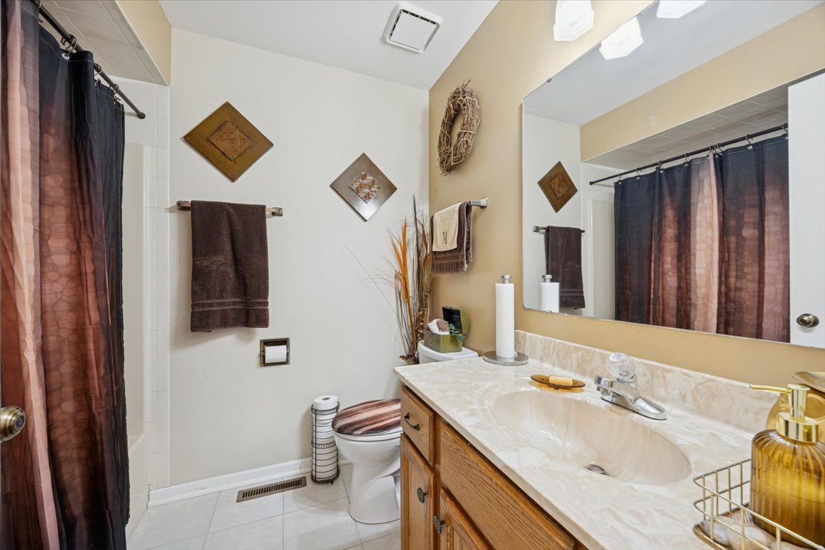 18311 Holland Road, Lansing, IL 60438