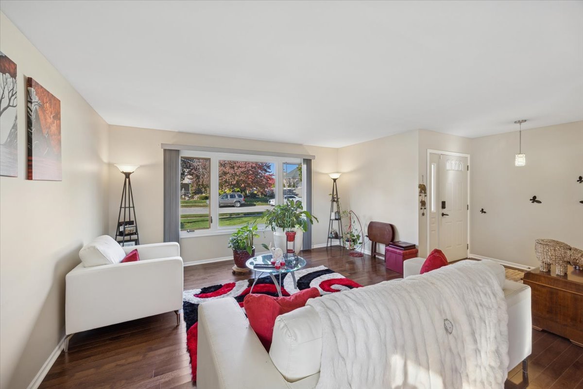 18311 Holland Road, Lansing, IL 60438