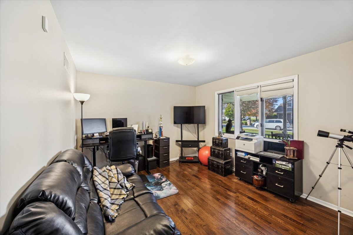 18311 Holland Road, Lansing, IL 60438