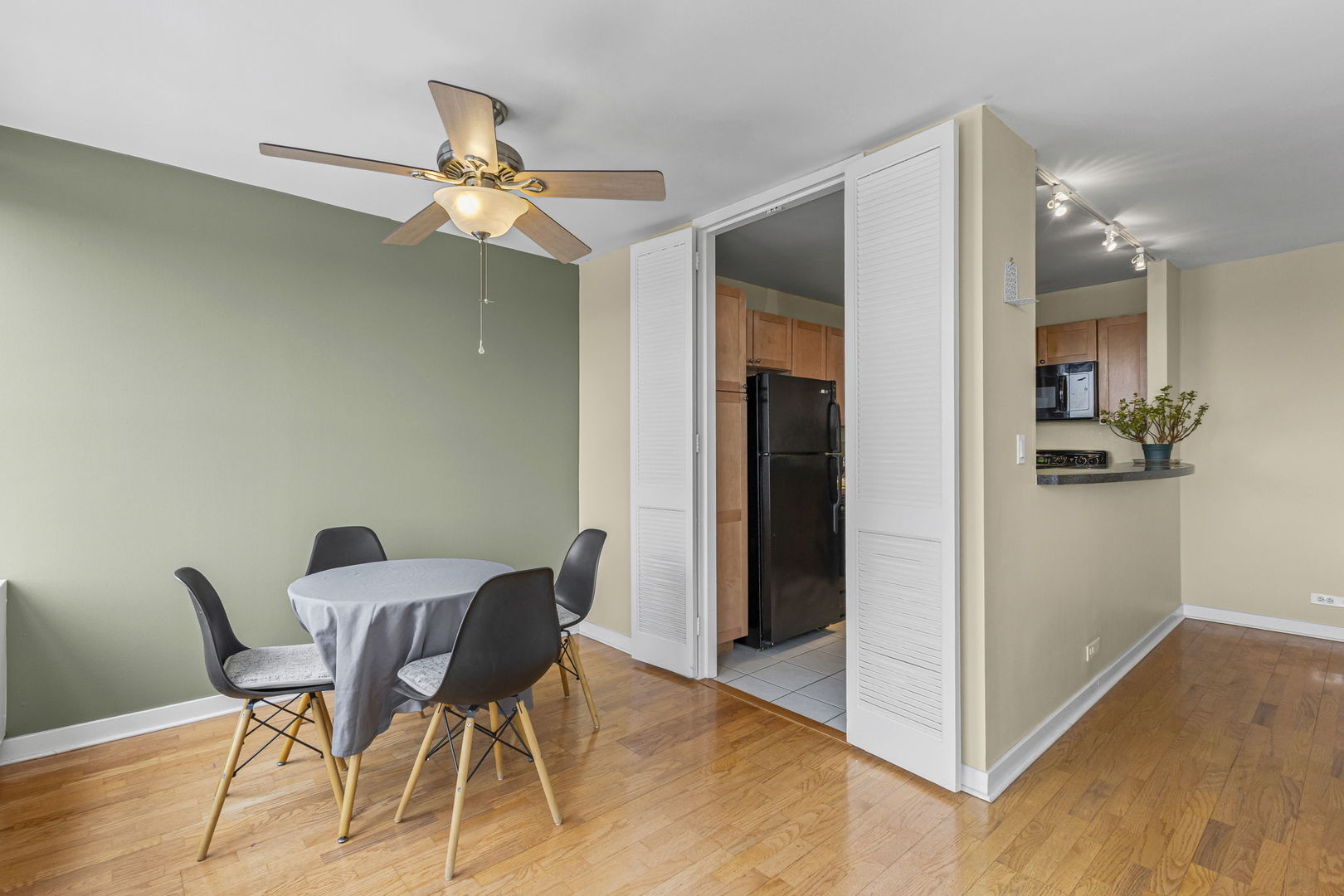 655 W Irving Park Road #2403, Chicago, IL 60613