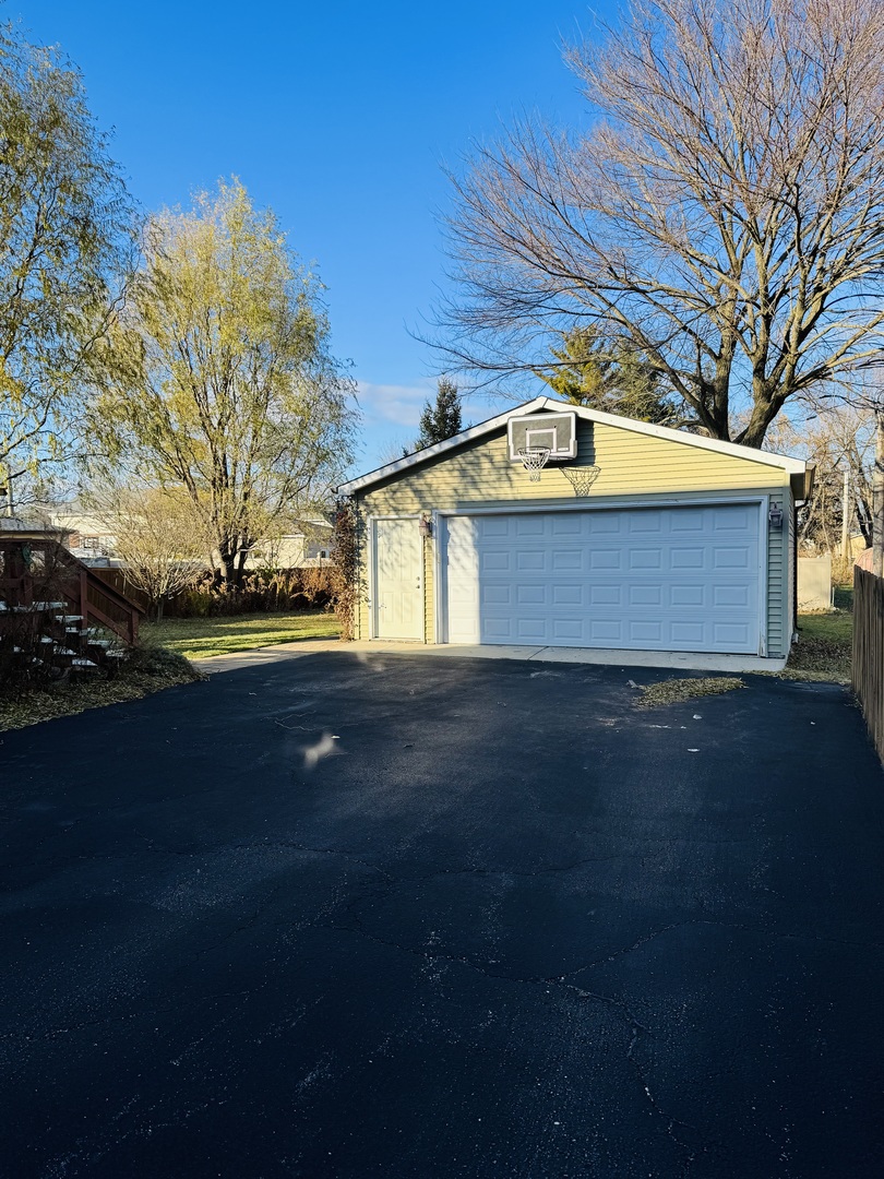 416 E North Broadway Street, Lombard, IL 60148