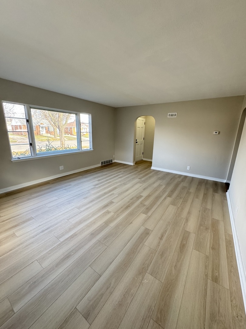 1616 Glenwood Avenue, Joliet, IL 60435