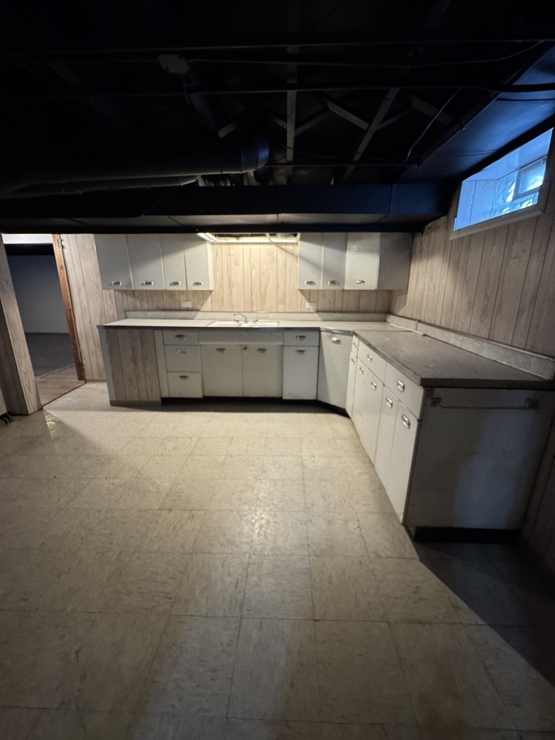 1616 Glenwood Avenue, Joliet, IL 60435