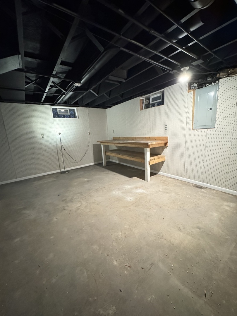 1616 Glenwood Avenue, Joliet, IL 60435