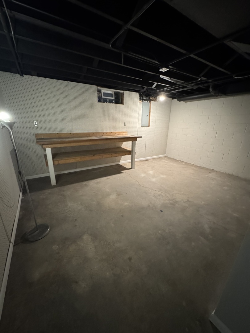 1616 Glenwood Avenue, Joliet, IL 60435