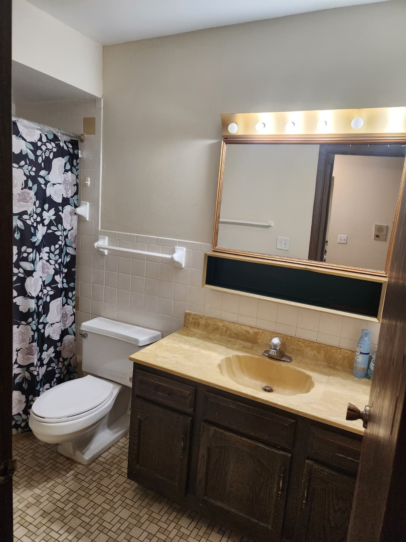 235 N Mill Road #106B, Addison, IL 60101