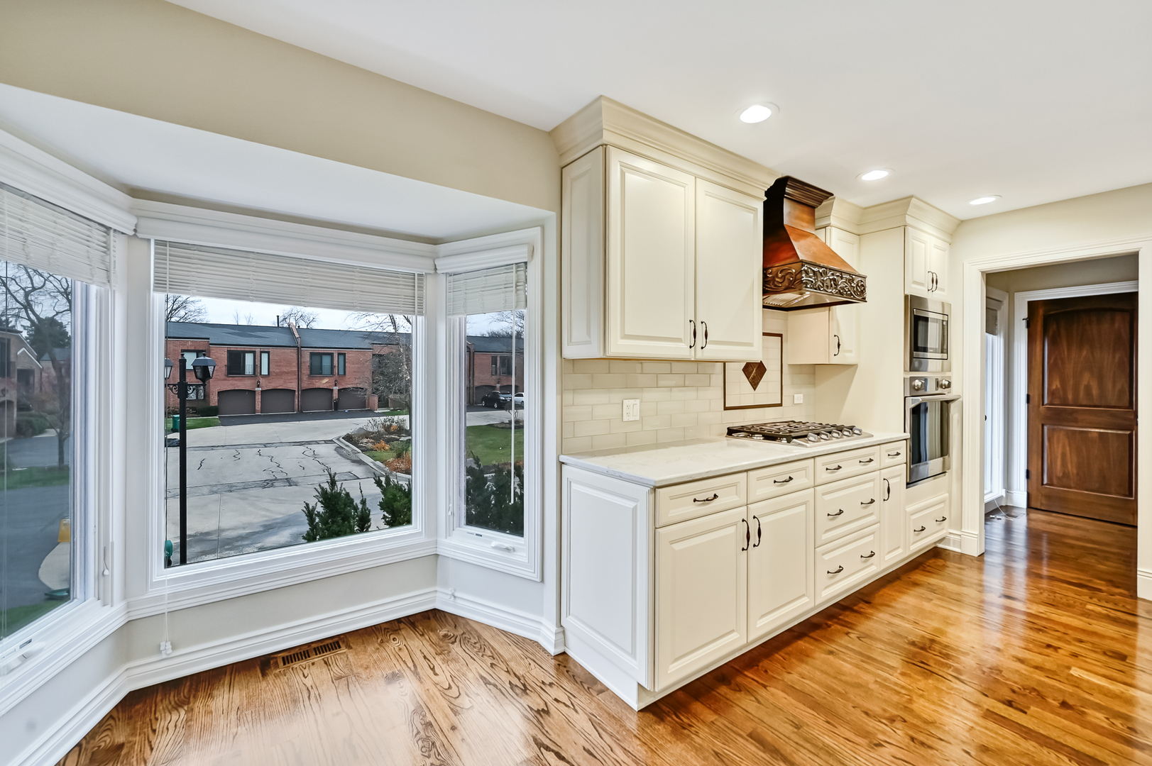 2S719 Williamsburg Court, Oak Brook, IL 60523