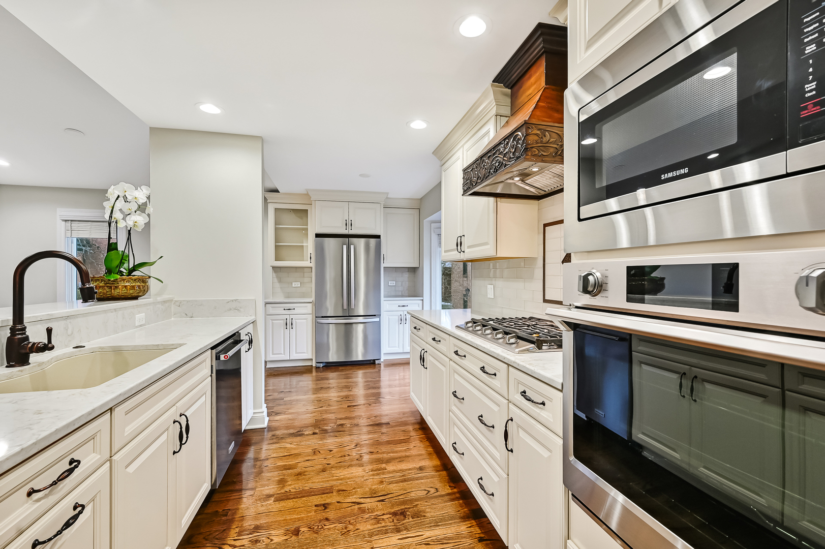 2S719 Williamsburg Court, Oak Brook, IL 60523