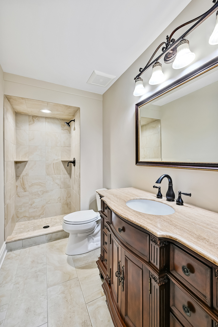 2S719 Williamsburg Court, Oak Brook, IL 60523